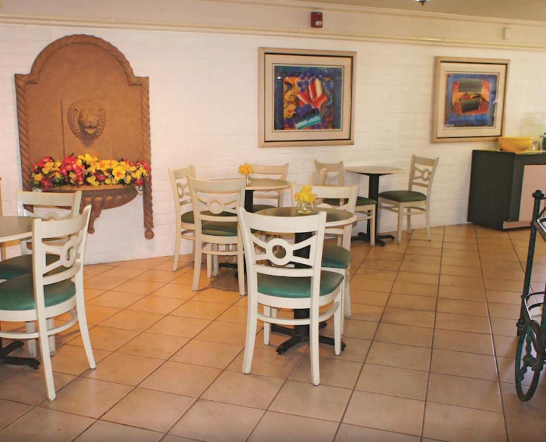 La Quinta Inn By Wyndham Bakersfield South Extérieur photo